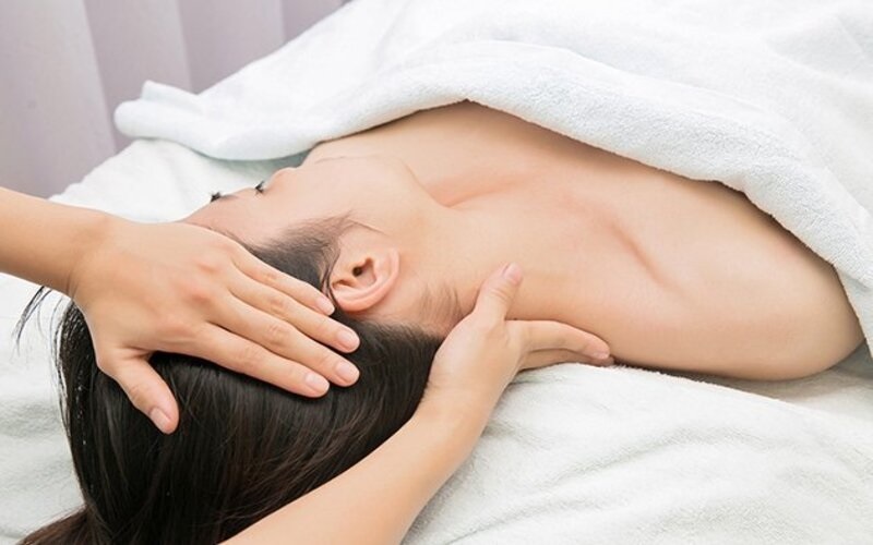 massage dọc 2 bên cổ