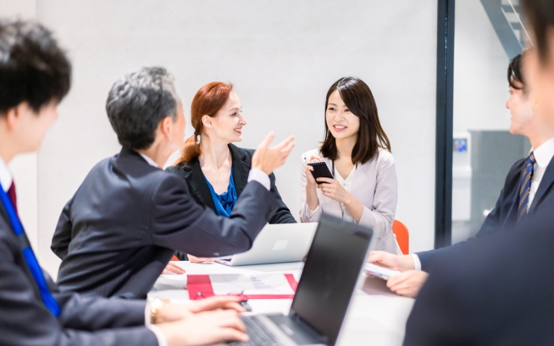 Giao hết trách nhiệm cho phiên dịch mà không đồng hành