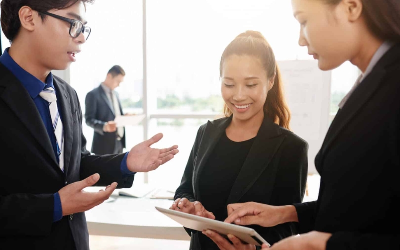 Nên thuê phiên dịch hội chợ ở đâu chất lượng cao, đảm bảo uy tín